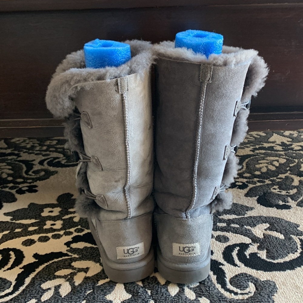 Ugg Bailey Button Triplet Boot Size 7 - image 4